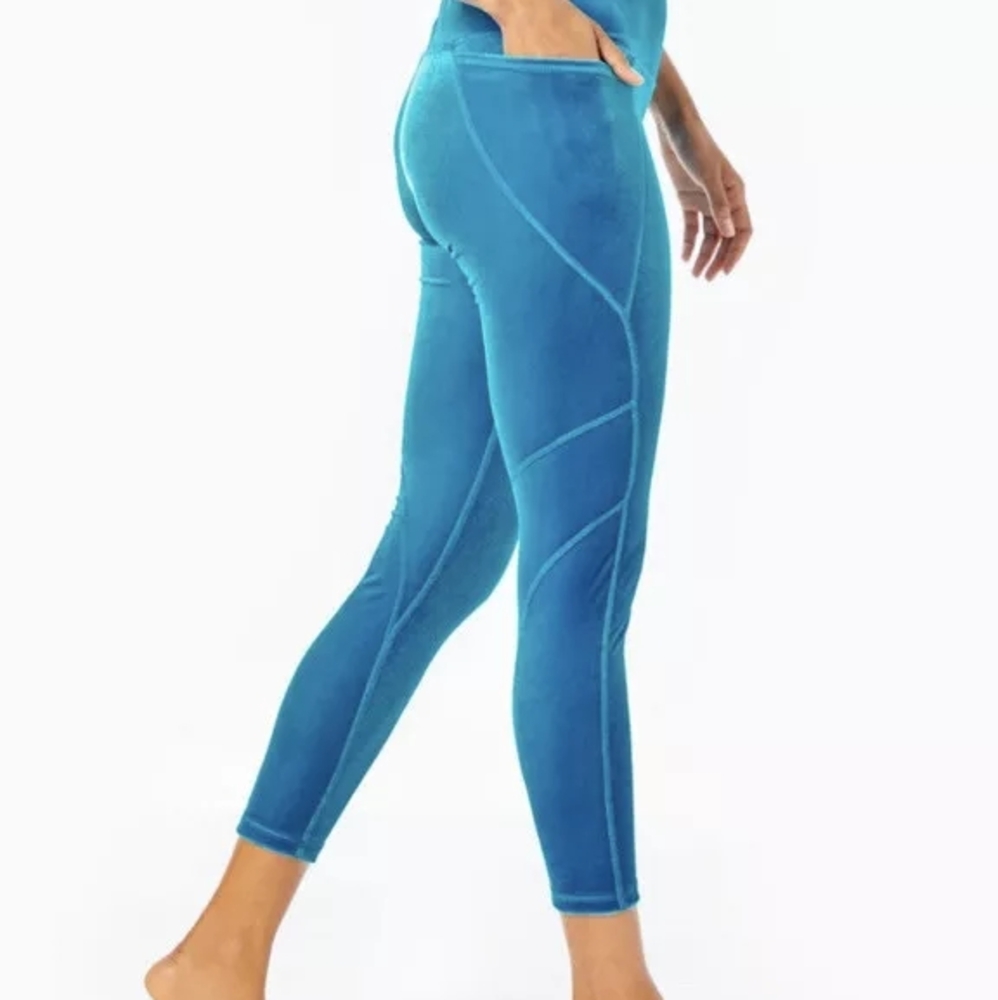 Lilly Pulitzer Weekender Luxletic High Rise Velour Leggings & Cassis Top Set NWT - Picture 7 of 16